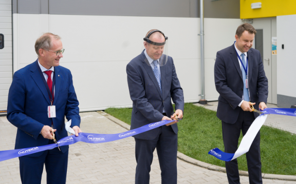 Nutricia Danone oficjalnie otwiera nową linię tubek w Opolu - przecięcie wstęgi